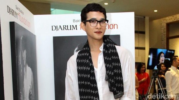 Oscar Lawalata putuskan jadi perempuan. Foto: Ismail/detikHOT