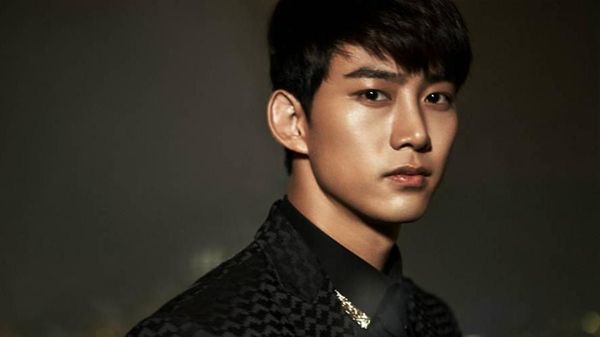 Saranghae! Lirikan Taecyeon yang Bikin Deg-degan