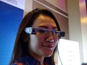 Kacamata Pintar Epson Tawarkan Sensasi Terbang