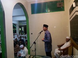 Silaturahmi ke Ponpes Asshidqiyah, Agus-Sylvi Mohon Doa Restu Warga