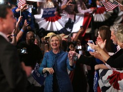 Cara Hillary Menjinakkan Donald Trump