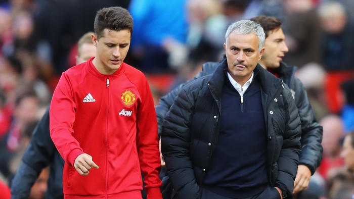 MANCHESTER, ENGLAND - OCTOBER 02:  Ander Herrera of Manchester United (L) speaks to Jose Mourinho, Manager of Manchester United (R) after the final whistle during the Premier League match between Manchester United and Stoke City at Old Trafford on October 2, 2016 in Manchester, England.  (Photo by Richard Heathcote/Getty Images)