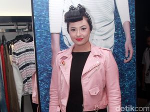 Claudia Adinda Masih Galau Soal Tanggal Pernikahan dengan Derby Romero