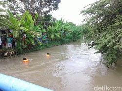 Seorang Remaja di Sidoarjo Hilang Terseret Arus Sungai Sarirogo