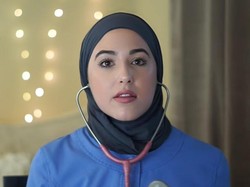 Tutorial Hijab Simpel untuk Dokter Saat Pakai Stetoskop