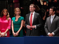 Diisukan Tak Akur, Ekspresi Melania Trump Melihat Ivanka Berujung Viral