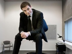 Sempat Dipecat karena Sebar Meme Hitler, Pria Ini Dapat Hadiah Rp 2,96 M