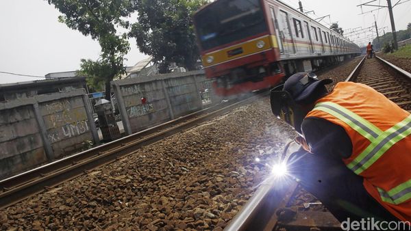 PT KAI Tingkatkan Perawatan Rel Kereta Api