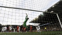 Gawang Georgia dibobol oleh Gareth Bale di menit ke-10. Rebecca Naden/Reuters/detikFoto.