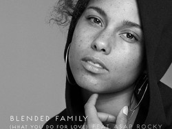 Alicia Keys Tampil Cantik Alami Tanpa Makeup di Cover Album Terbaru