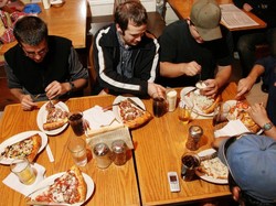 Peta Interaktif Ini Bantu Mahasiswa Cari Restoran yang Buka Tengah Malam