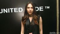 Cantiknya Olivia Jensen dalam Busana Serba Hitam
