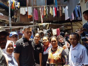 Blusukan di Pasar, Agus Yudhoyono dan Annisa Belanja Daging Hingga Mangga