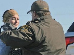 Protes Pembangunan Pipa Minyak, Aktris Hollywood Ditangkap