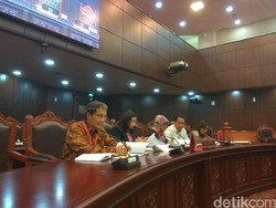 KPU Gugat UU Pilkada ke MK, Kewajiban Patuhi DPR Diminta Dibatalkan