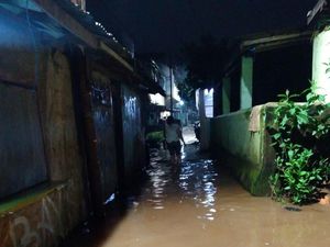 Banjir di Kampung Melayu Surut, Pejaten Timur Masih Tergenang 90 Cm