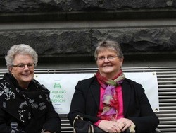 Melbourne Dorong Warganya Saling Berbincang di Bangku Taman