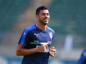 Mustahil untuk Tidak Mencoret Pelle Mustahil untuk Tidak Mencoret Pelle