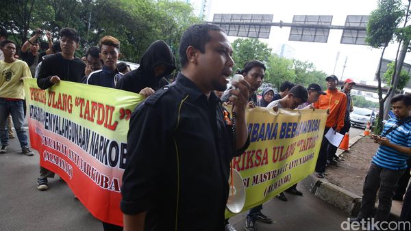 Warga Bombana Demo di Kantor BNN
