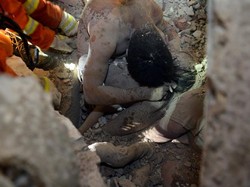 Bangunan Roboh di China, Bocah 3 Tahun Selamat Berkat Pelukan Ayah yang Tewas