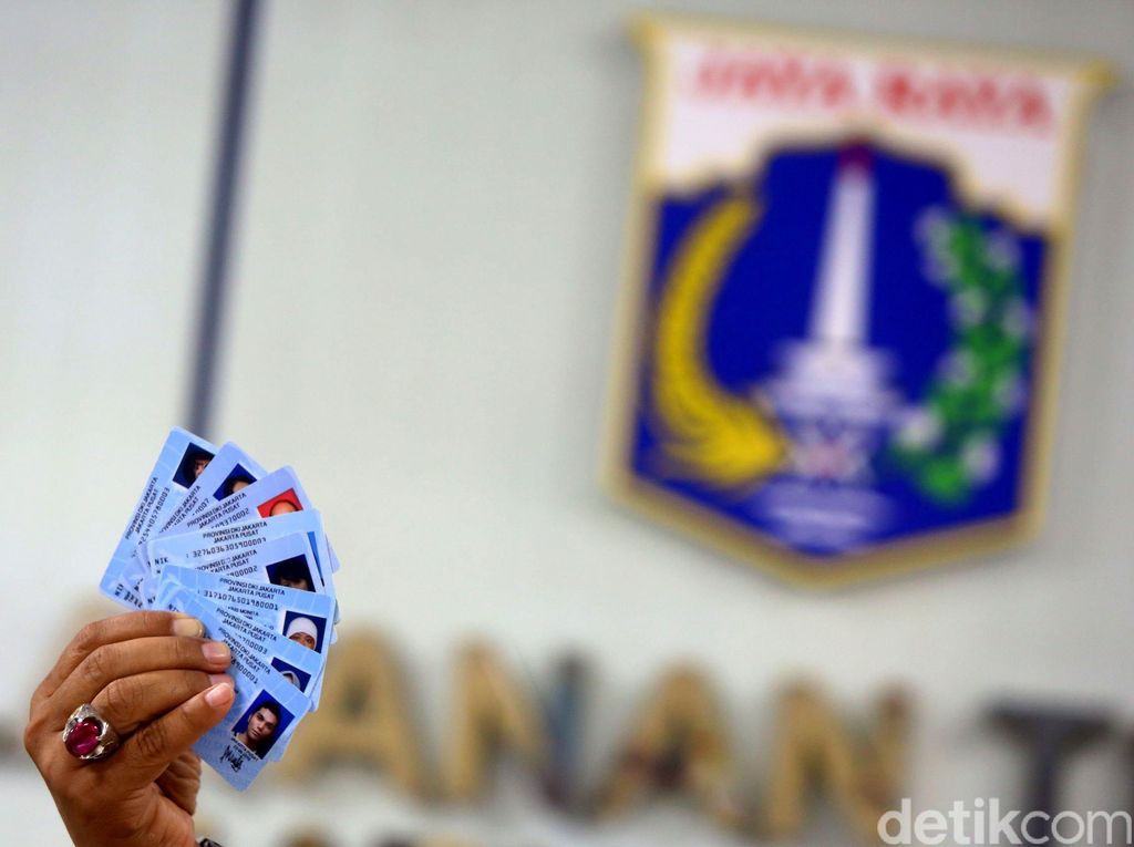 Polisi: e-KTP Terbuang di Duren Sawit Sudah Expired Polisi: e-KTP Terbuang di Duren Sawit Sudah Expired