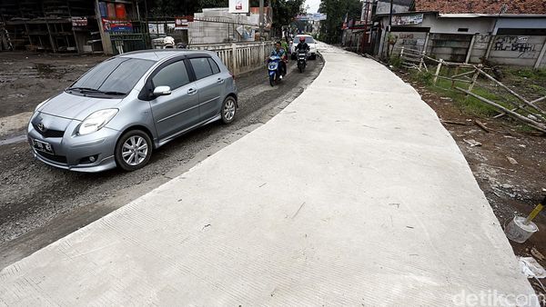 Perbaikan Jalan di Bojongkulur Bogor