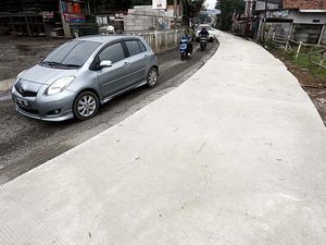 Perbaikan Jalan di Bojongkulur Bogor