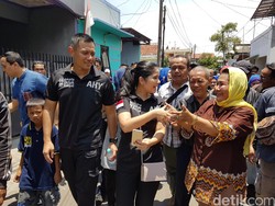 Kemesraan Agus Yudhoyono dan Annisa Pohan Saat Sapa Warga Koja