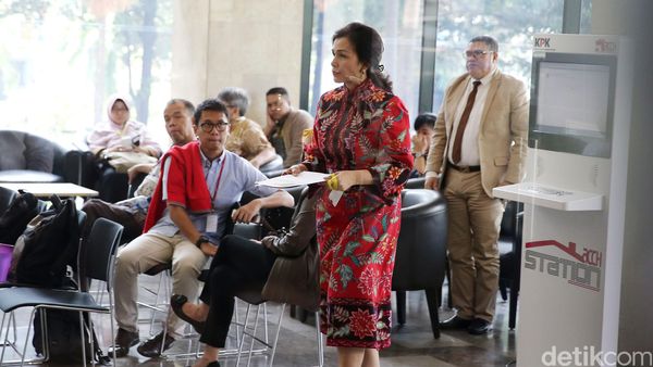 Istri Irman Gusman Diperiksa KPK