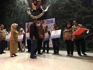 Bersama Prasetio, Ahok Beri Penghargaan Lomba Pemanfaatan Transparansi Anggaran
