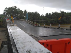 Tinjau Jembatan Ambles di Pangandaran dan Banjar, Aher: Ini Gara-gara Sampah