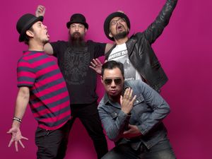 Foto Ciuman Satriyo dan Petra Jadi Viral, Blackteeth Siapkan Pengecut