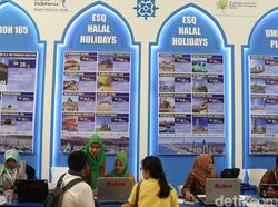 Cara Kemenparekraf Nyelip di Umroh