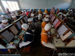 Ada Kasus Corona di Sampoerna, Buruh Pabrik Rokok Waswas