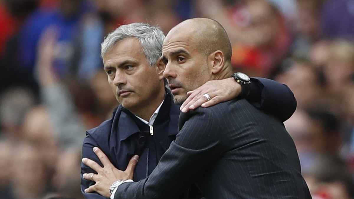 Josep Guardiola dan Jose Mourinho akan berhadapan untuk kali ke-22 di akhir pekan ini (Action Images via Reuters / Carl Recine)