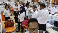 Wajah Tegang Pegawai di Kemenhub