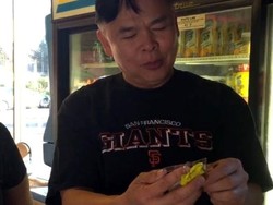 Liburan ke Las Vegas Tanpa Istri, Traveler Ini Dibuatkan Nametag Khusus