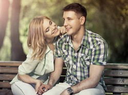 Tentang Suami yang Ingin Istrinya Senyum Setiap Hari