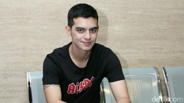 Ciccio Manassero Tampil Kasual, Kece?