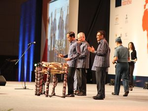 Eksportir Kerupuk Berusia 50 Tahun Ini Dapat Penghargaan dari Jokowi