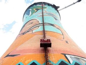 Mungkin Inilah Bungee Jumping Paling Berwarna