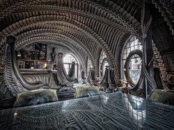 Bar Paling Greget di Swiss, Dekorasinya Tulang!