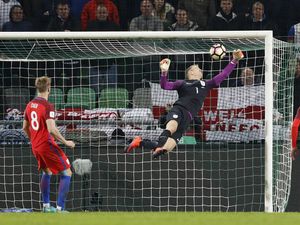 Dapat Poin, Inggris Berutang kepada Hart