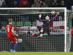 Dapat Poin, Inggris Berutang kepada Hart