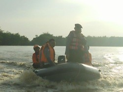 Antisipasi Kecelakaan Perahu, Polisi Patroli Susuri Bengawan Solo