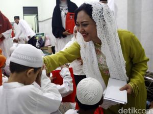 Istri Wagub Djarot Rayakan Lebaran Yatim