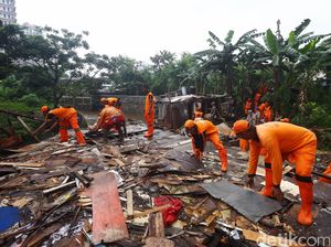 Begini Penampakan Kali Krukut Kemang yang Sedang Dinormalisasi
