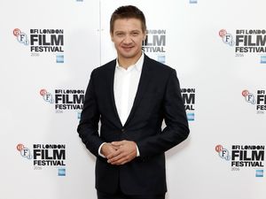 Jeremy Renner Umumkan Selesai Syuting Avengers: Infinity War