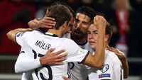 Para pemain Jerman merayakan gol yang dicetak oleh Sami Khedira di menit ke-17. Kai Pfaffenbach/Reuters/detikFoto.