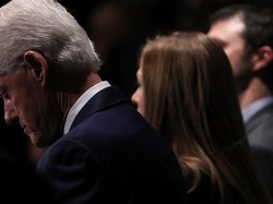 Para Perempuan yang Menembak Clinton